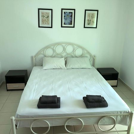 Irida Apartments Nea Skioni Room photo