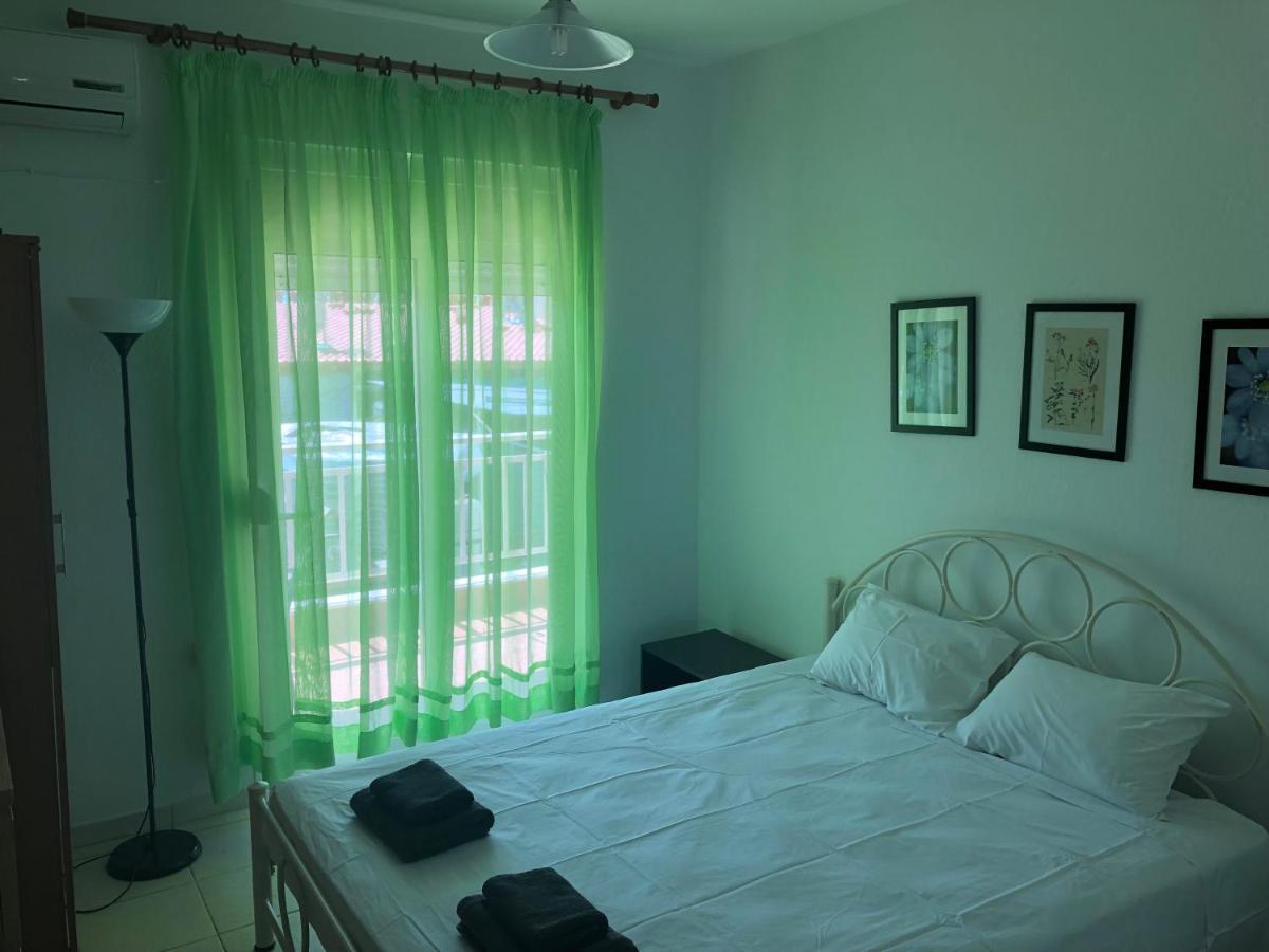 Irida Apartments Nea Skioni Room photo