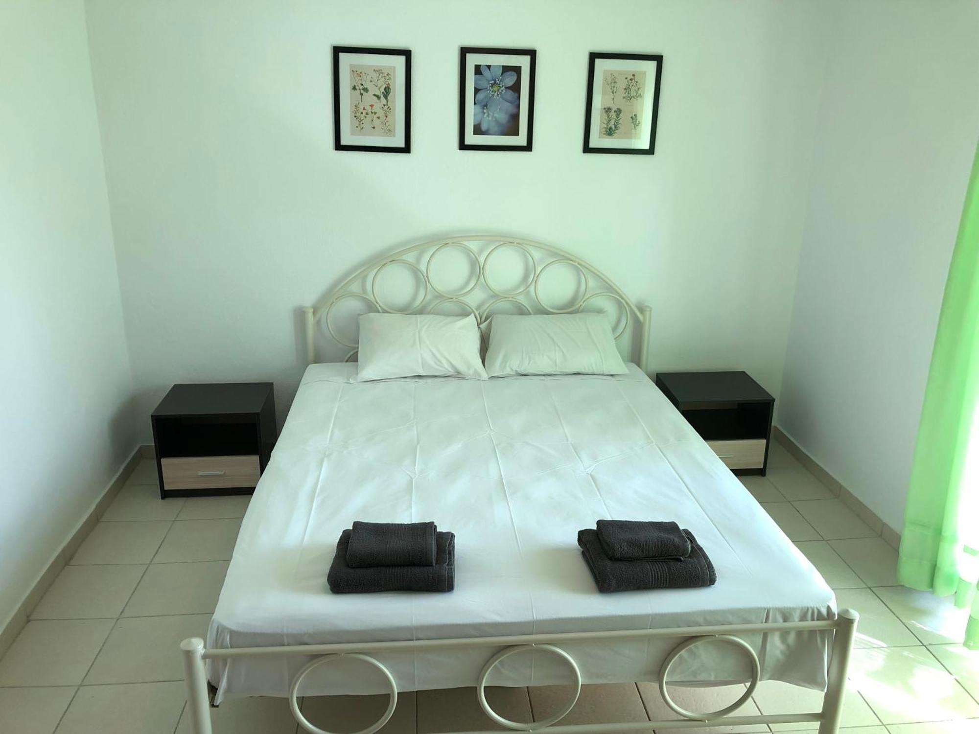 Irida Apartments Nea Skioni Room photo