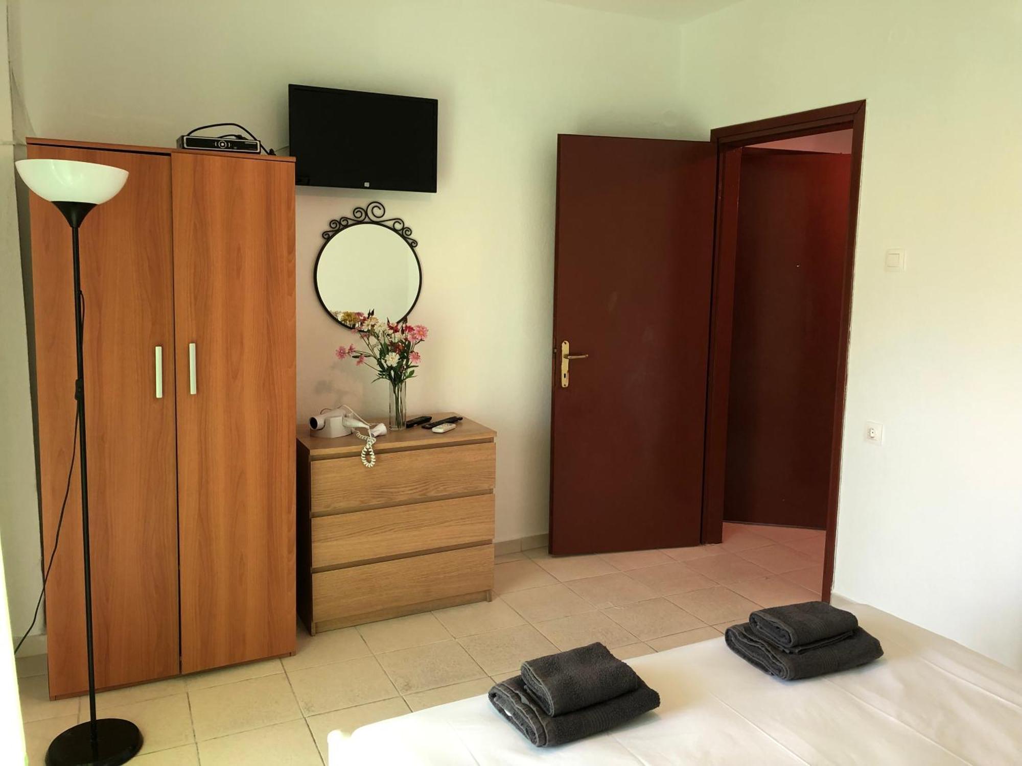 Irida Apartments Nea Skioni Room photo